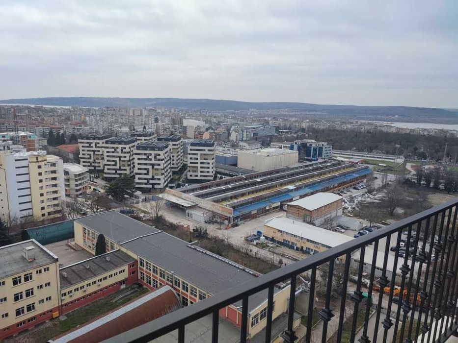 Дава се под наем Тристаен апартамент в Варна, Победа - 100 кв.м за 650 € - Снимка #1