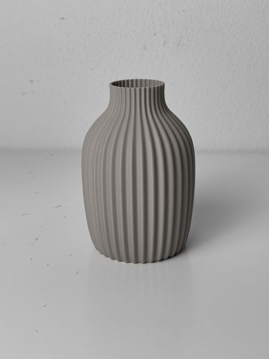 Универсална декоративна ваза за офиса и дома