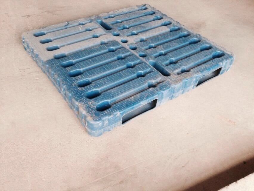 Грузовой поддон. Паллет платмассовый до 5тонны поднимает.