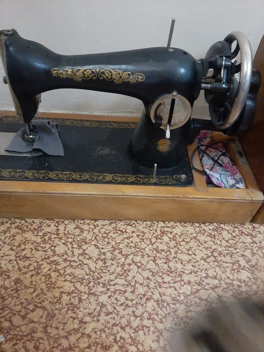 Швейные машиники ручные рабочие .