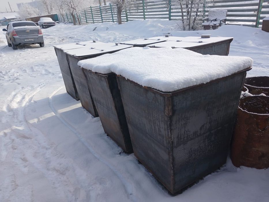 Мусорный контейнер бак