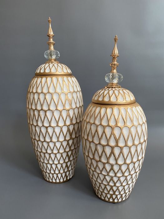 Парные вазы с крышками