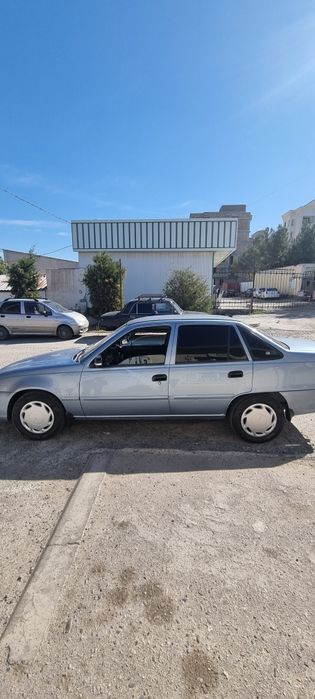 Nexia 2 sotiladi 1.6