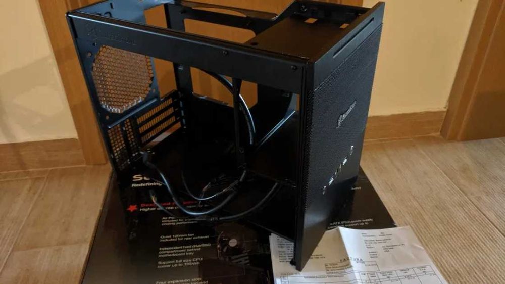 Carcasa SilverStone SG10 + Cooler pasiv Noctua NH-P1 + 5x Ventilatoare Noctua – mini-cube mATX ultra-silențios