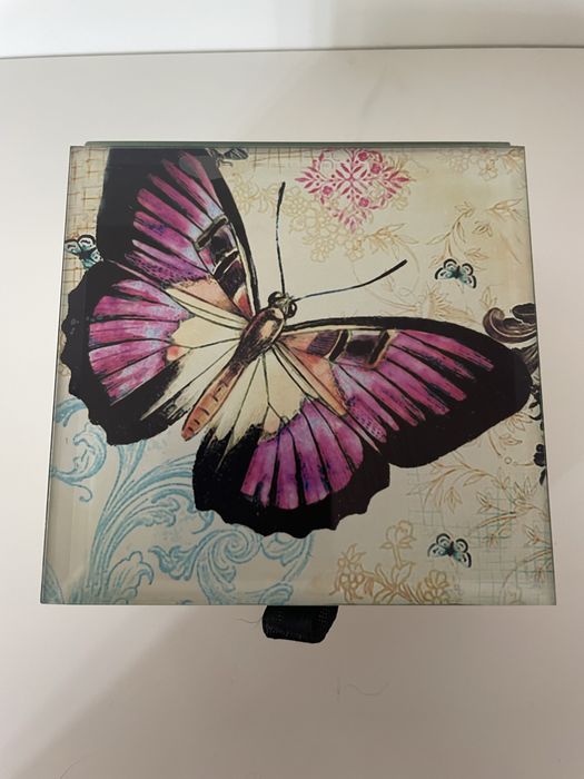 Кутийка за бижута