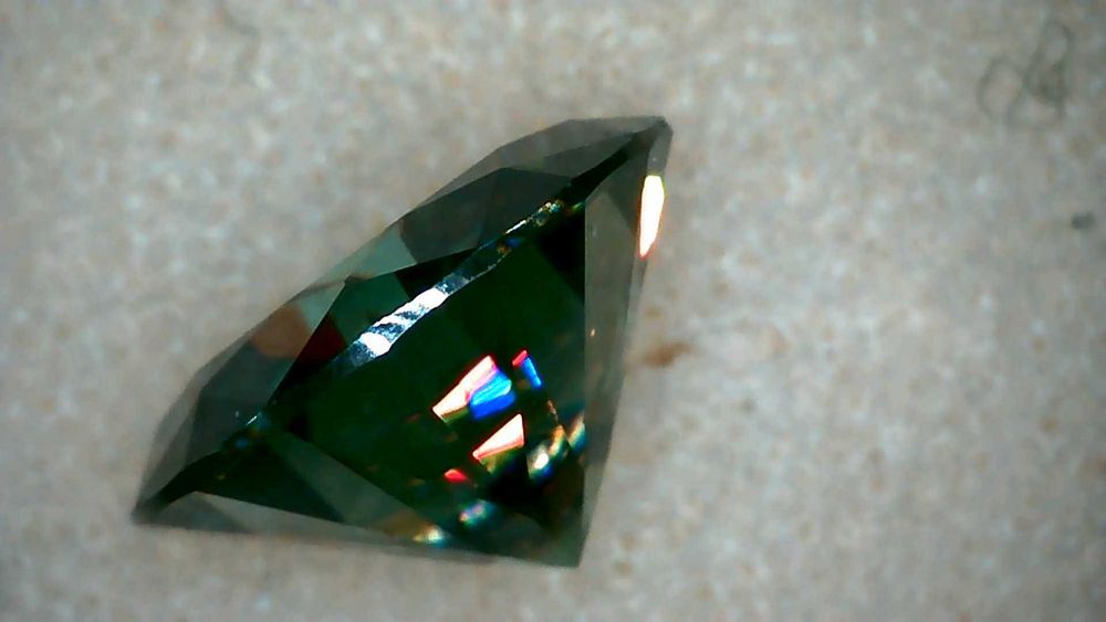 Диамант, Moissanite Brilliance, зелен със сертификат, гравиран номер на камъка - 35 евро - 1 карат