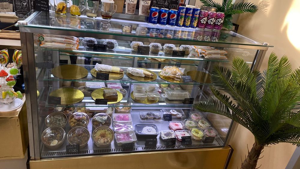 Срочно кондитерский холодильник