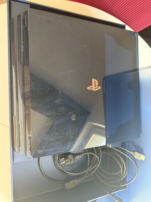 PS4 Pro 500 Milion Edition