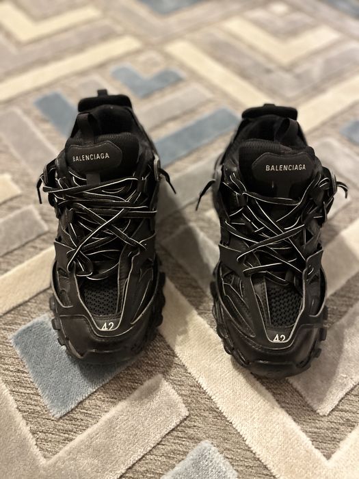 Balenciaga track