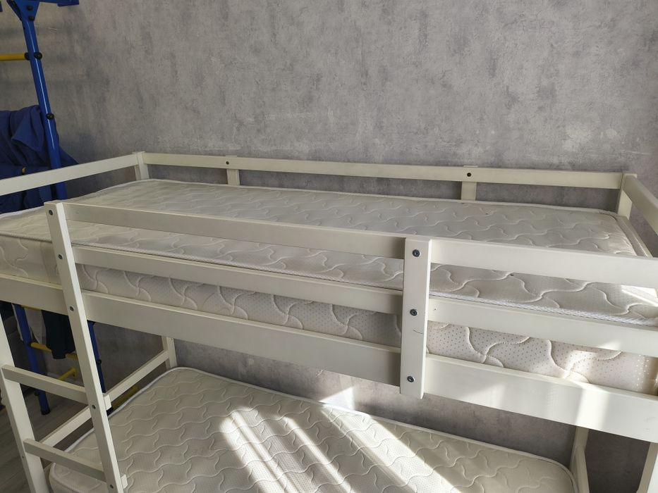 Двухъярусная кровать