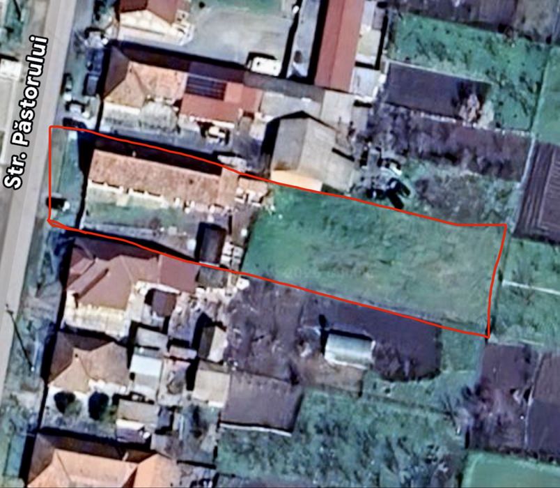 Vând casă cu teren în Livada zonă centrală