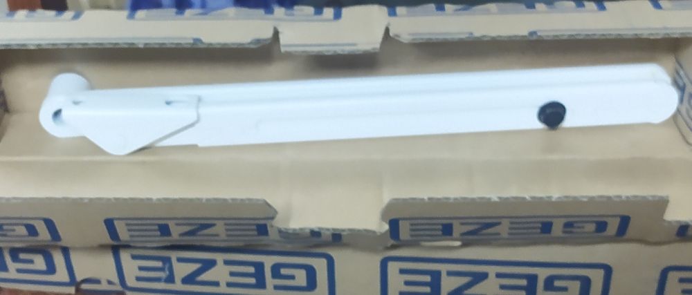 Дверной доводчик