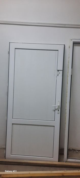 Двери пластиковые б/у 5 шт