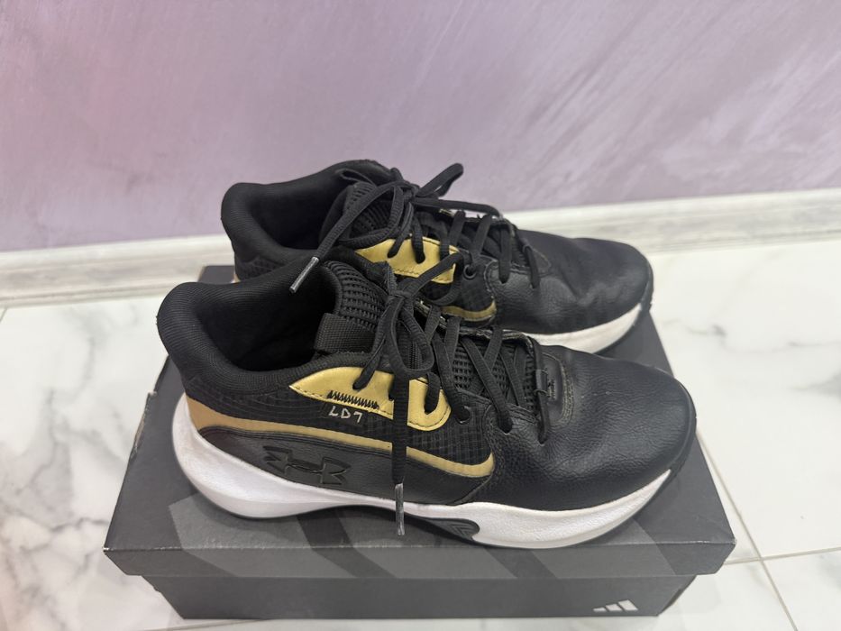 Кожени крцове Under Armour