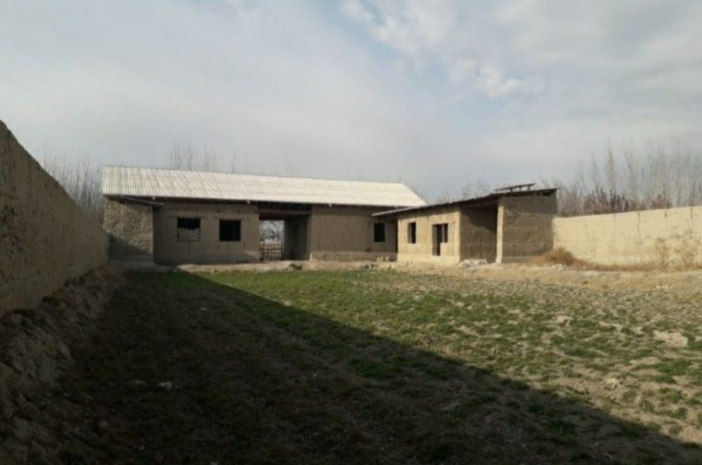 Уй жой сотилади.