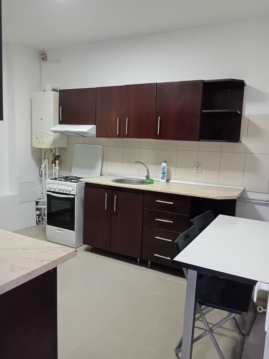 Închiriez apartament cu 3 camere