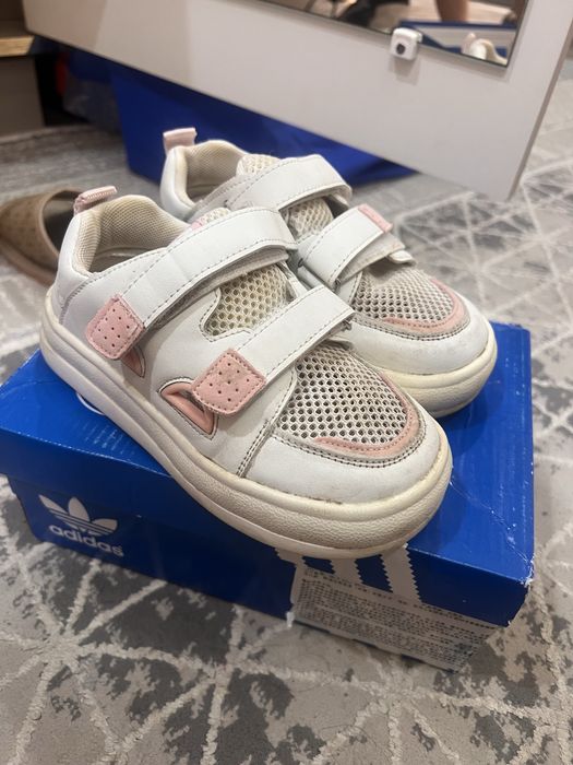 Продам детскую обувь