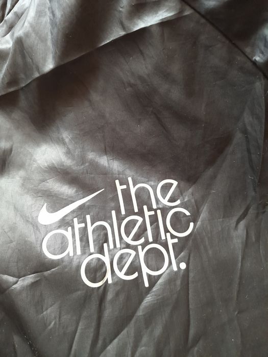 Nike мъжко яке L размер.