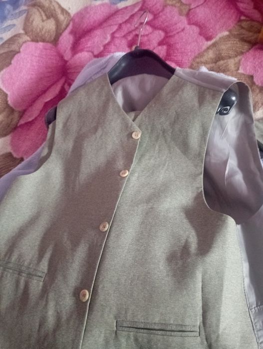 Costum bărbații verzui deschis