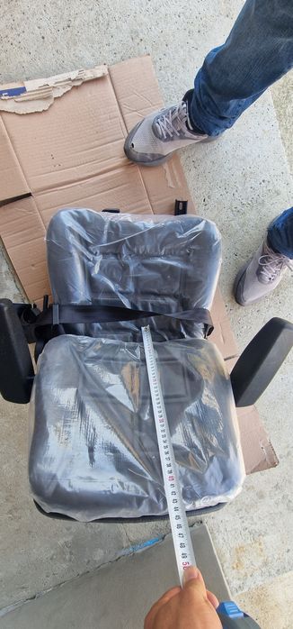 Scaun stivuitor macara manitou reglabil cu mânere pret 499 lei se poate trimite prin curier rapid în toată tara