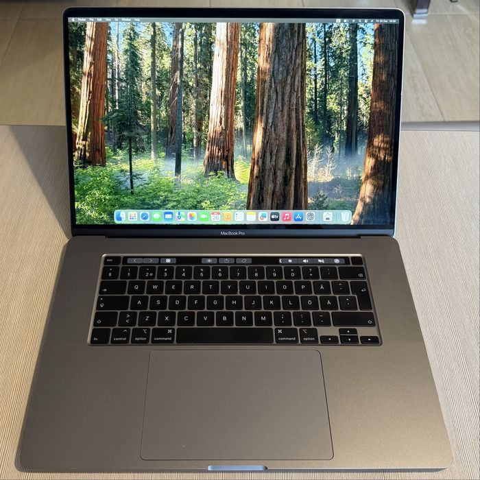 MacBook Pro 16 inch A2141 i9/32GB RAM/1TB SSD