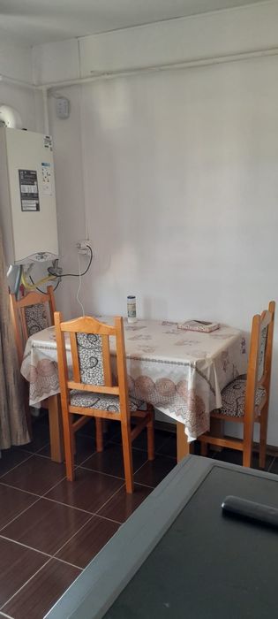 Vând apartament 2 camere în Rovinari