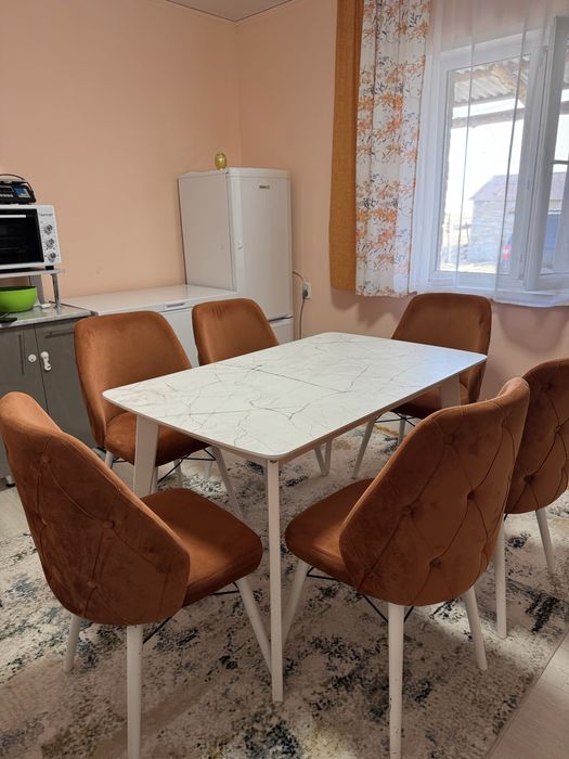 Стол со стульями
