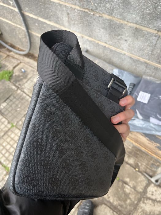 Guess чисто нова чанта