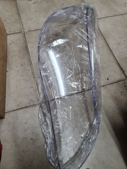 Стъкло фар за Е60 oт 03-06. преди феиса.