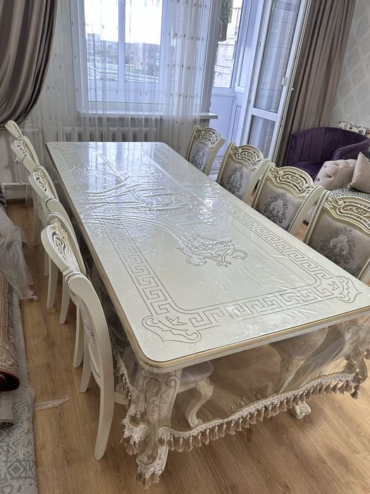 Продается стол и стулья