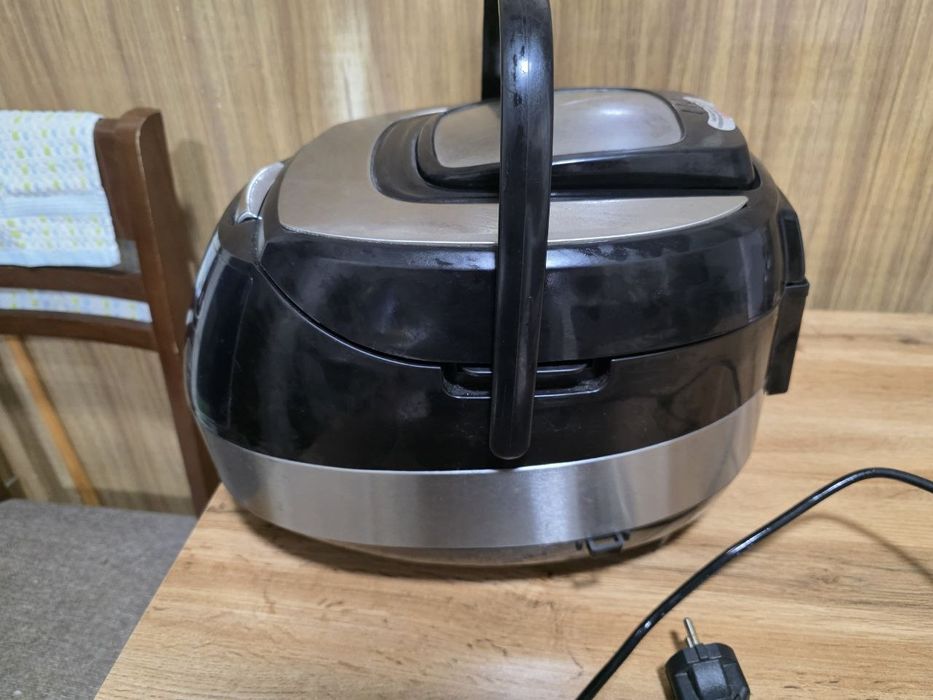 Продаю мультиварку Redmond