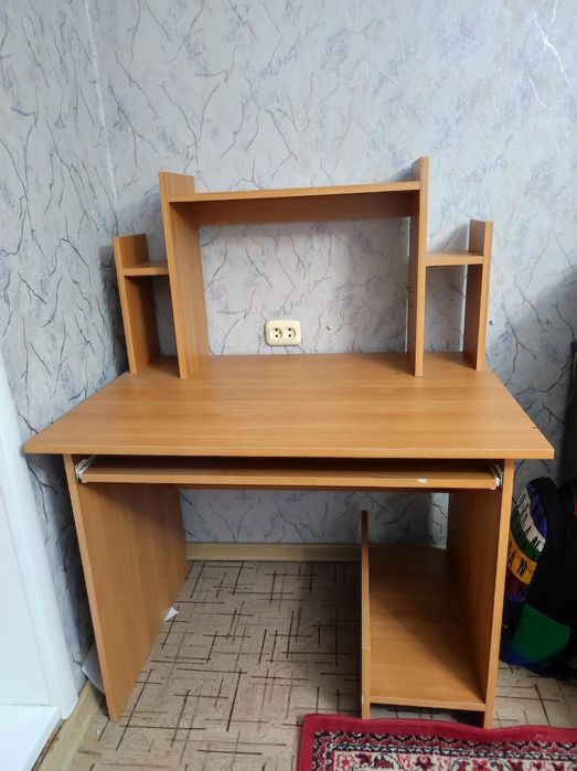 Продам компьютерный стол
