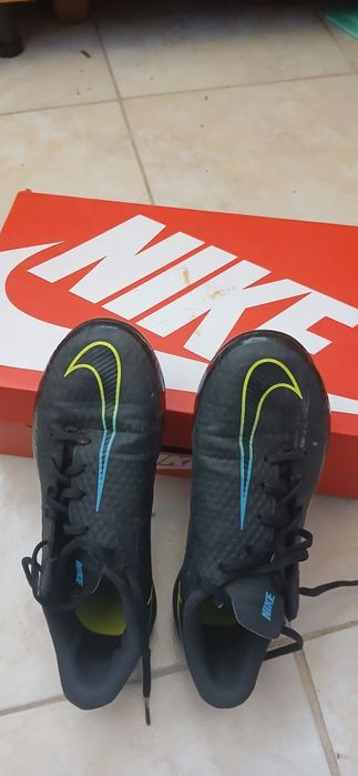 Детски футболни обувки