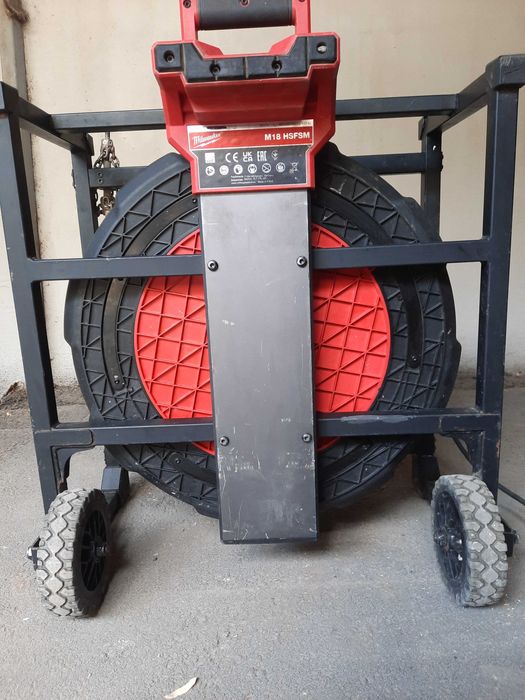 Millwaukee M18 машина с гъвкав вал за почистване на тръби и канали