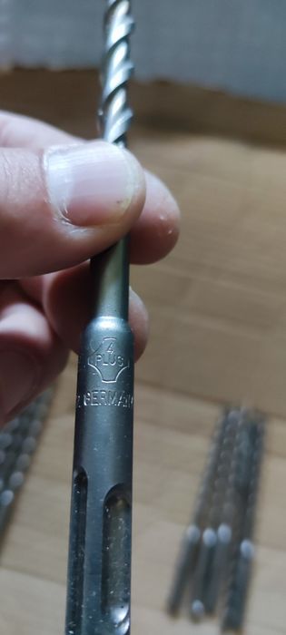 Пирони Spit Pulsa 15,25.Бургий SDS за бетон 6и8мм,винтове 25,30 и35мм.