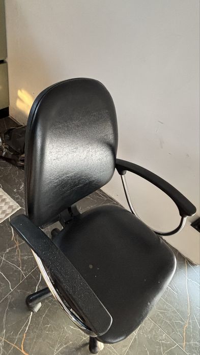 Стол стулья картина