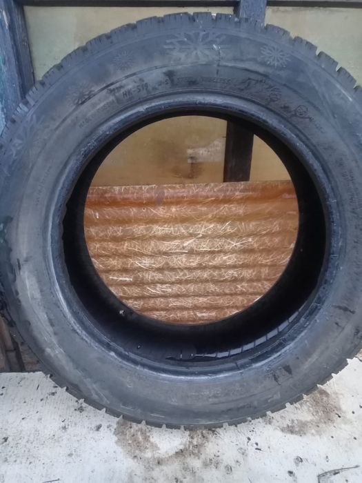 Продам зимние шипованный балоны