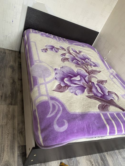 Продам 2х спальную кровать