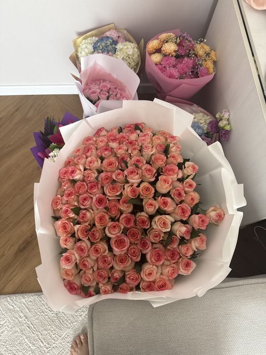 Продам свежи цветы… 101 розы и букетов!!!
