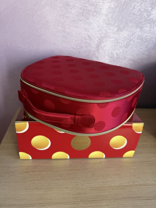 Estee Lauder -нов оригинален козметичен куфар/чанта