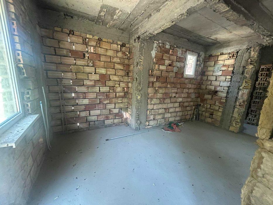 Двуетажна къща с гараж и двор, гр. Попово