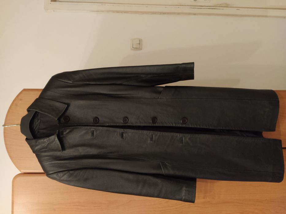 Vând haina de piele