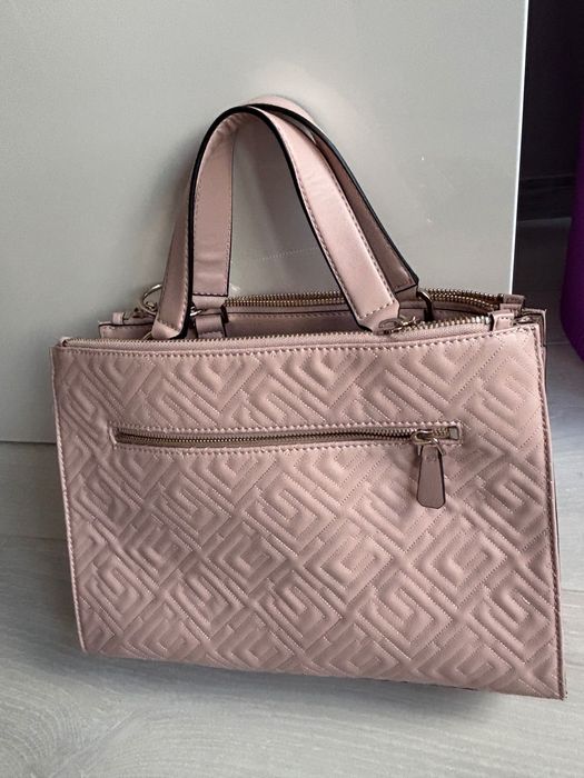 Чанта Guess цят пудра