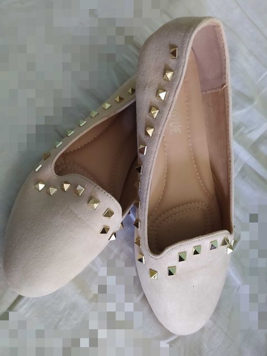 Дамски бежови обувки