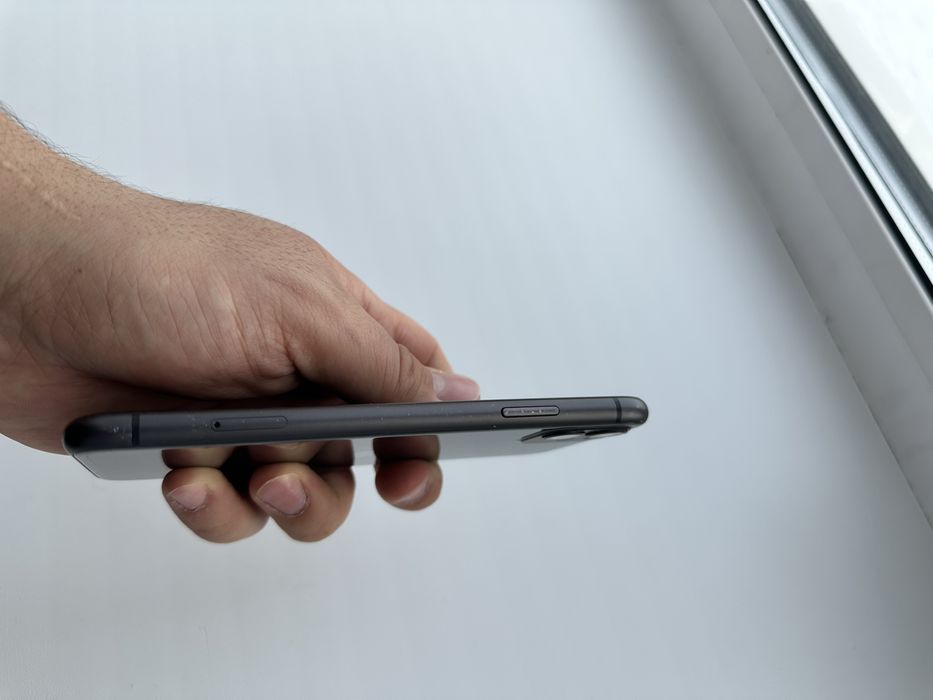 Продам IPhone 11