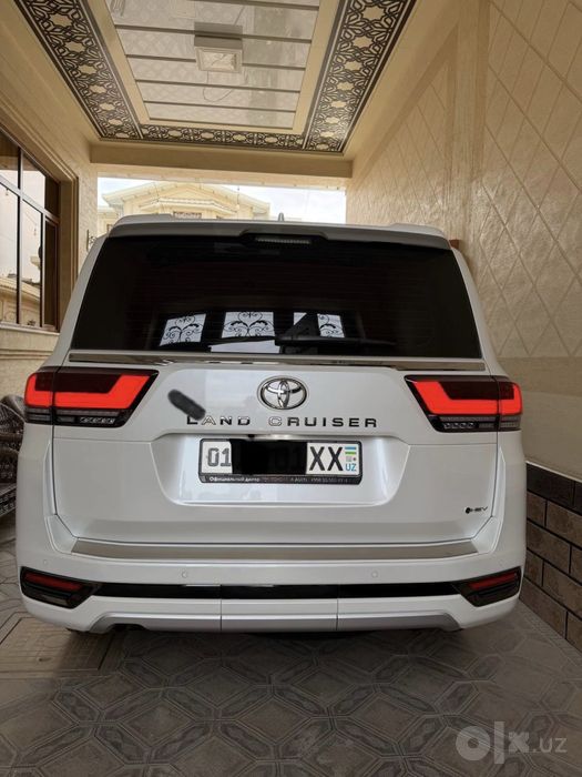 Toyota Land Cruiser 300 Hybrid 2026 |