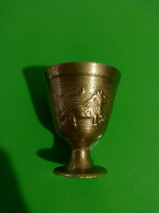 Продам рюмку в виде кубка