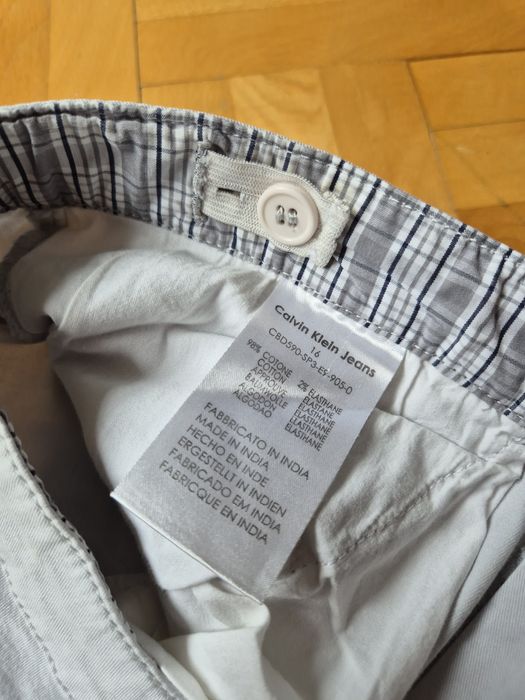 Pantaloni scurți/capri Calvin Klein Jeans pentru fete/adolescente - 16