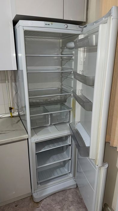 Холодильник белый