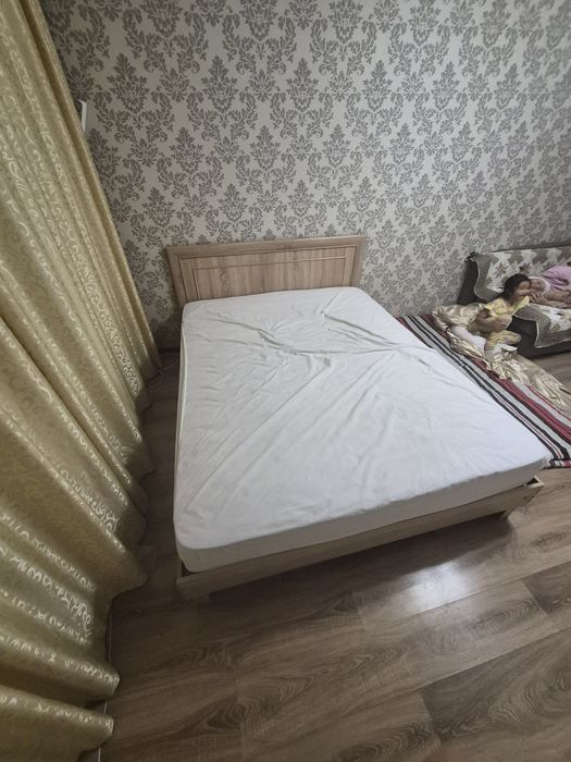 Продам двуспальную кровать